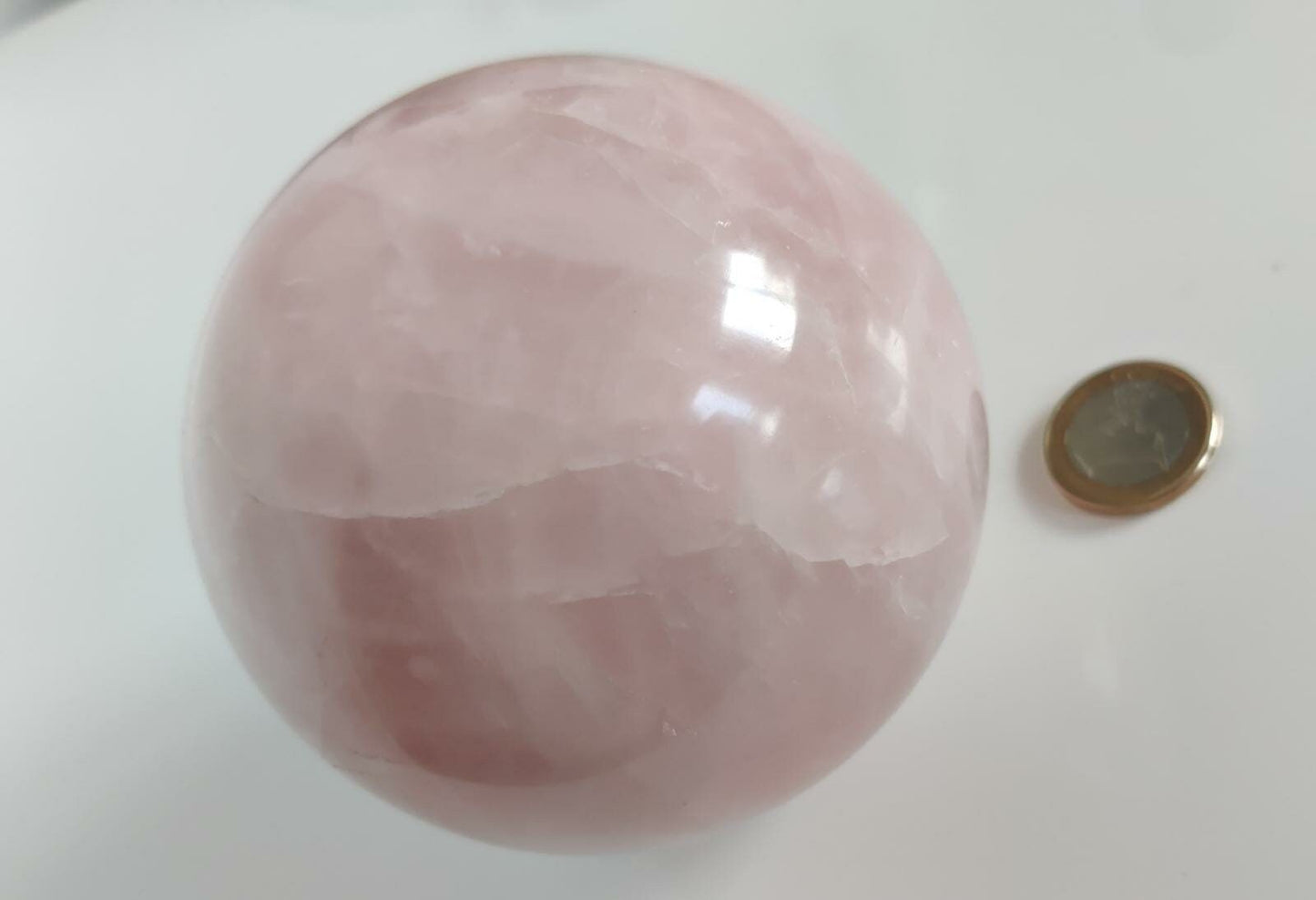 Stralende liefde - Handgemaakte 3,5" Rozenkwartsbol voor genezing en decoratie